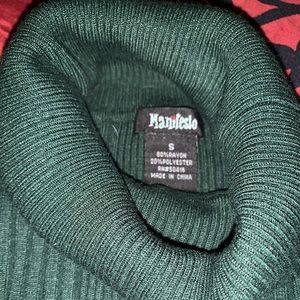 Green turtle neck sweater
